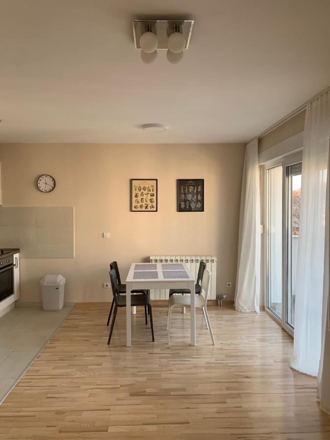 Vanja's Place Апартамент *