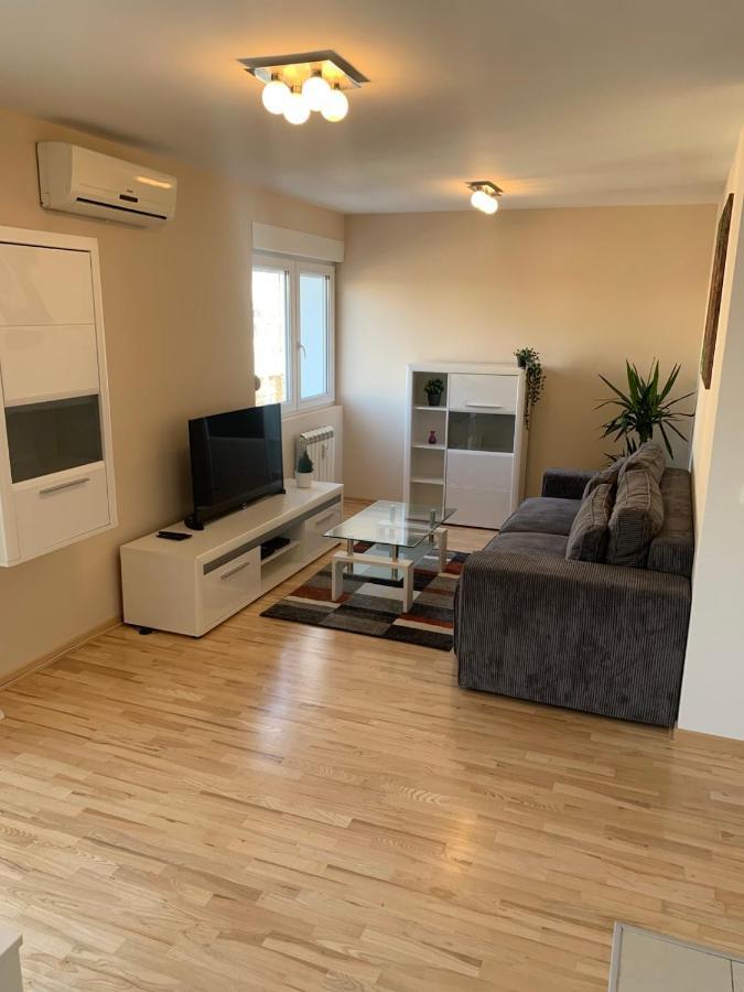 Vanja's Place Апартамент *